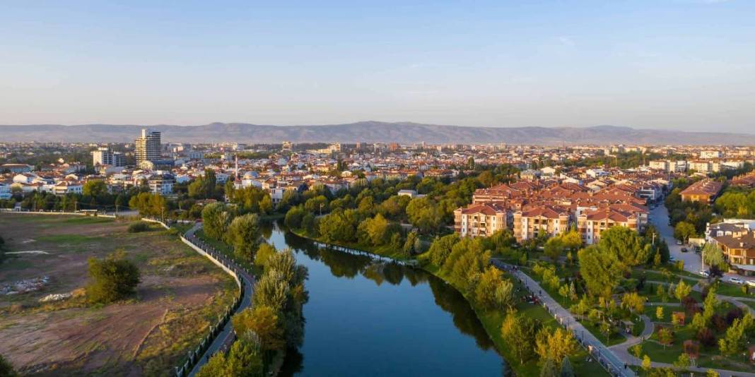 Türkiye’nin yerli Venedik’i! İstanbul ve Ankara’ya bir tren mesafesinde: Avrupa’yı aratmayan bu şehre akın var! 8